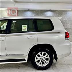 تۆیۆتا لاند کروزەر